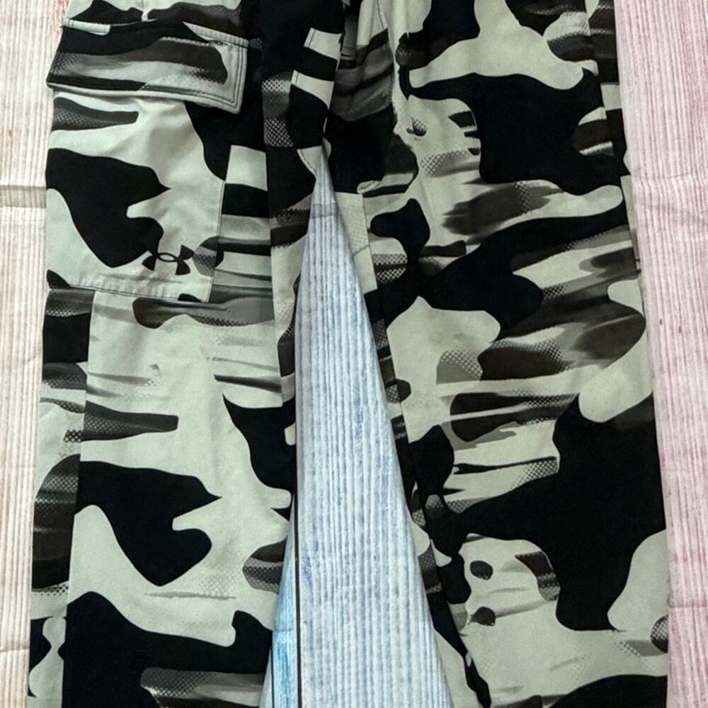 Under Armour Boys Youth Large 14/16 Lightweight Pants White Black EUC